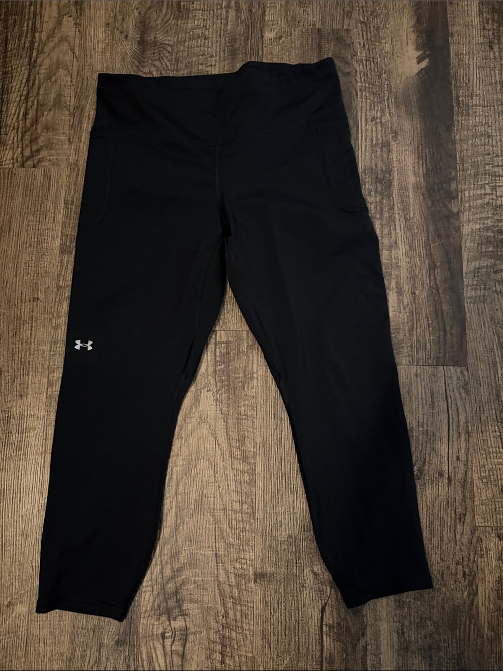 Under Armour Black Women's Leggings with Side Pockets and Reflective Logo